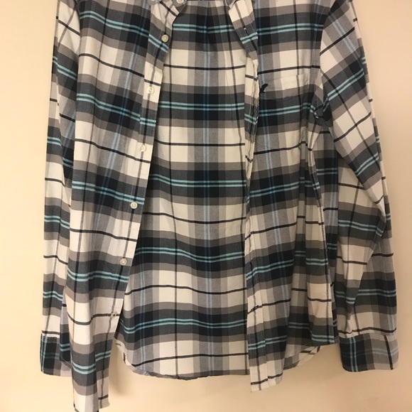 ✈️🗺🎽 Classic Fit Blue Plaid Button Down - Picture 2 of 5